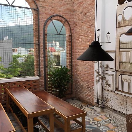 Gallery Homestay Куинён Экстерьер фото