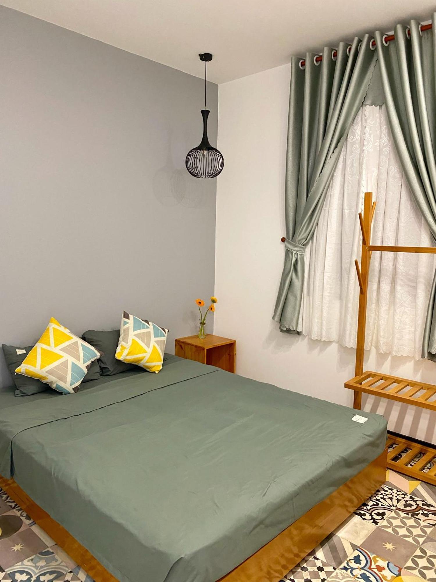 Gallery Homestay Куинён Экстерьер фото