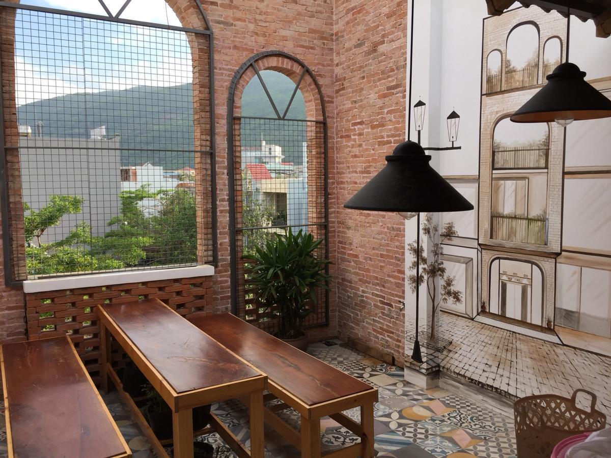 Gallery Homestay Куинён Экстерьер фото